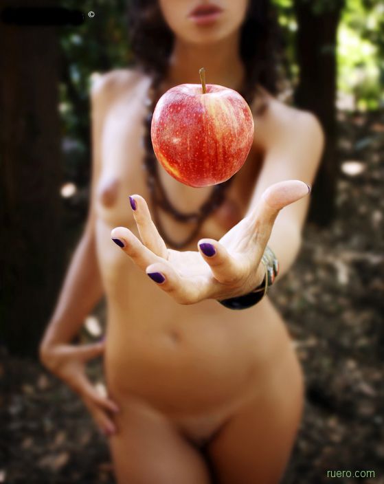 nude apple